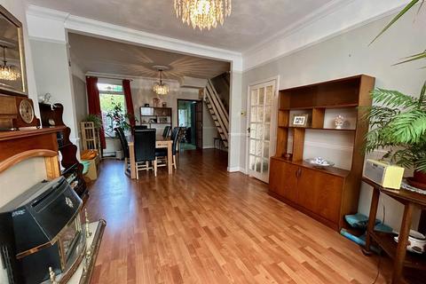 3 bedroom house for sale, Sinclair Road, London