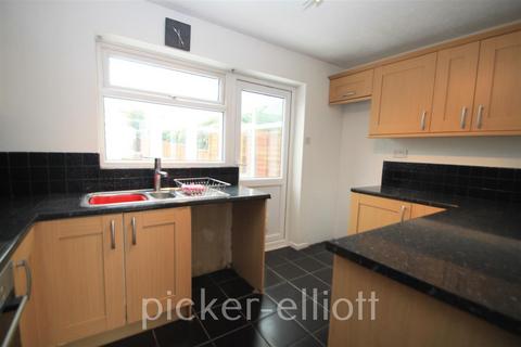 2 bedroom terraced house to rent, Willow Close, Burbage LE10