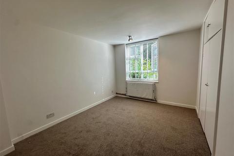 2 bedroom flat to rent, Este Road, London SW11