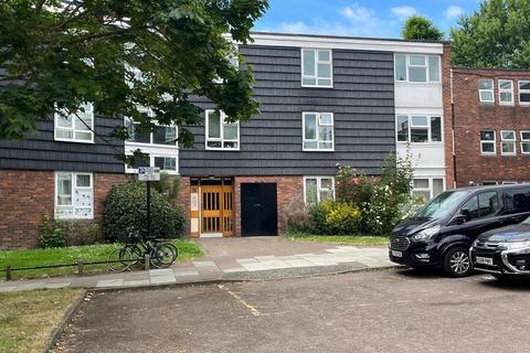 2 bedroom flat to rent, Este Road, London SW11