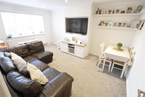 2 bedroom maisonette for sale, High Road, Byfleet, West Byfleet