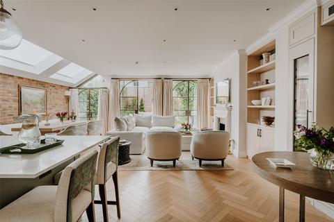 3 bedroom terraced house for sale, Cadogan Lane, Belgravia, SW1X