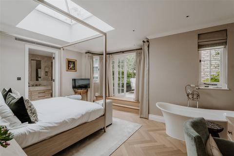 23 Cadogan Lane, London, SW1X 9DP