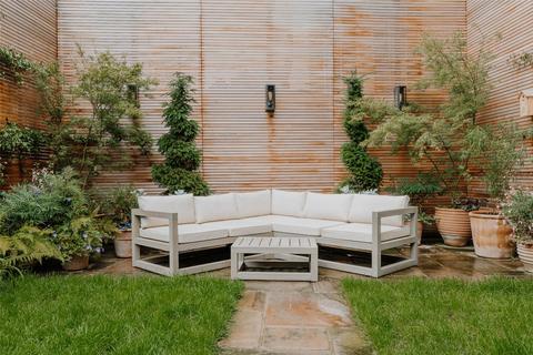 23 Cadogan Lane, London, SW1X 9DP