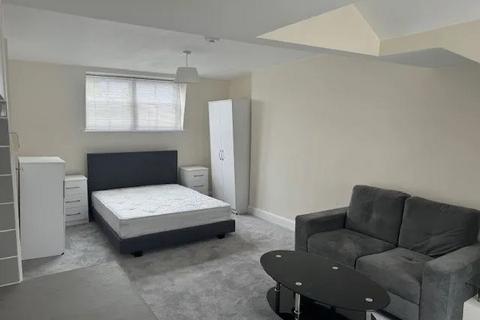 Studio to rent, Portnall Road, London, W9