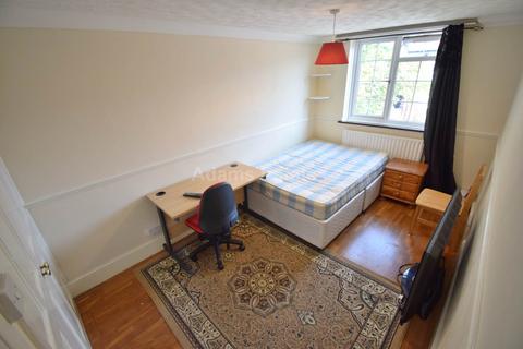 1 bedroom in a house share to rent, St Peters Road, Reading