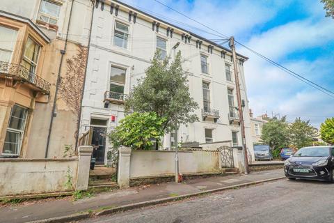 2 bedroom flat for sale, Upper Kewstoke Road, Hillside