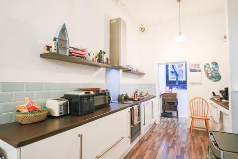 2 bedroom flat for sale, Upper Kewstoke Road, Hillside