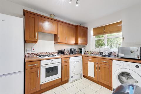 4 bedroom terraced house for sale, Murray Close, Nottingham NG5