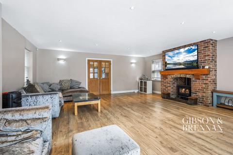 Monterey House Central Avenue, Stanford-le-hope, SS17 8HG