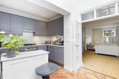 3 bedroom terraced house to rent, Elsley Road, London, SW11