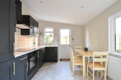 1 bedroom flat for sale, Carisbrooke Road, St Leonards-On-Sea