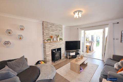 2 bedroom semi-detached house for sale, Sarre Avenue, Hornchurch, RM12