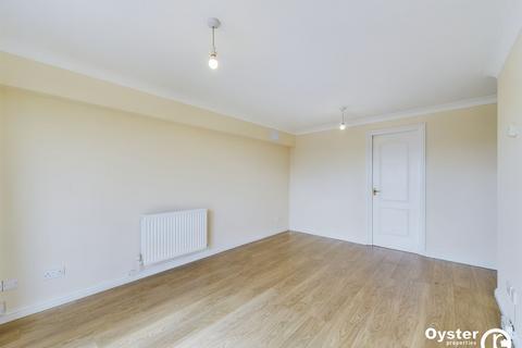 2 bedroom apartment to rent, Ribblesdale Avenue, Ripon Court, N11