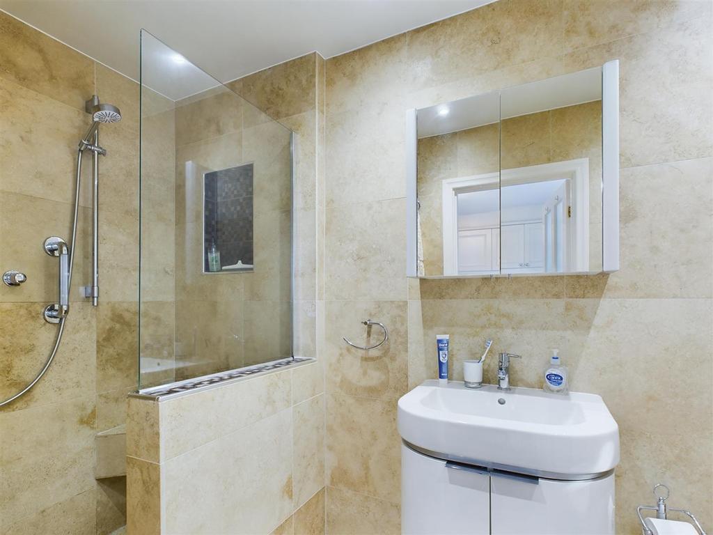 Ensuite 1.jpg