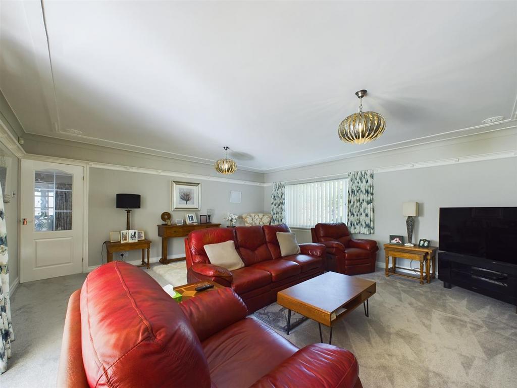 Lounge 3.jpg