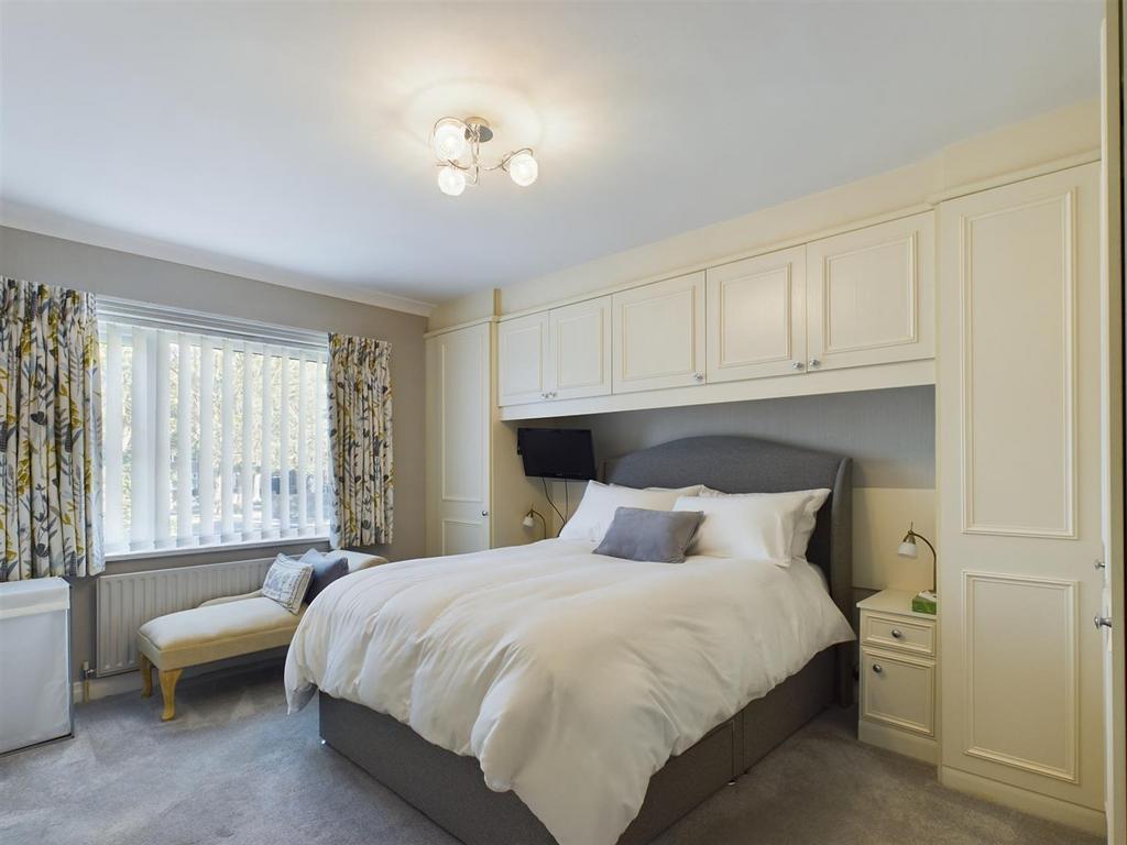 Bed 1.jpg