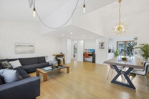 3 bedroom penthouse for sale, Waterson Street, London, E2