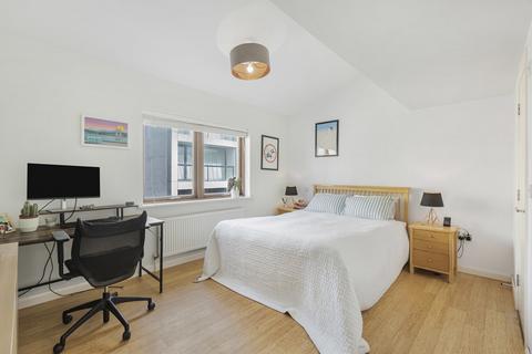 3 bedroom penthouse for sale, Waterson Street, London, E2