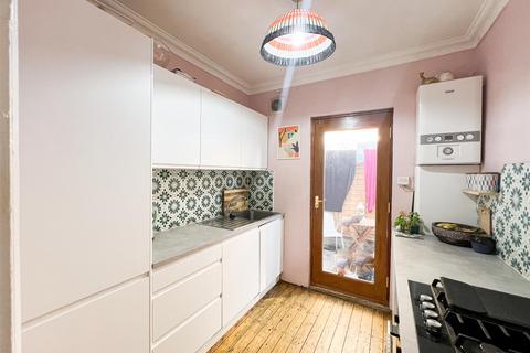 2 bedroom flat for sale, Clementina Road, London