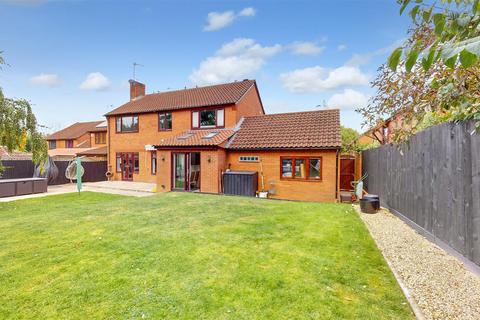 4 bedroom detached house for sale, Beacon Court, Furzton, Milton Keynes