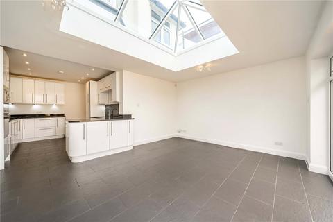 4 bedroom semi-detached house to rent, Broad Walk, Kidbrooke, SE3