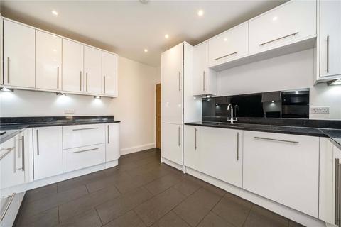 4 bedroom semi-detached house to rent, Broad Walk, Kidbrooke, SE3