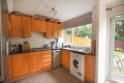 3 bedroom semi-detached house to rent, Blagrove Drive, Wokingham RG41