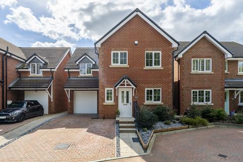 4 bedroom detached house for sale, Oakeley Vale, Bursledon, Southampton. SO31 8NB