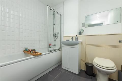 2 bedroom apartment to rent, Water Quarter*, Cardiff CF10