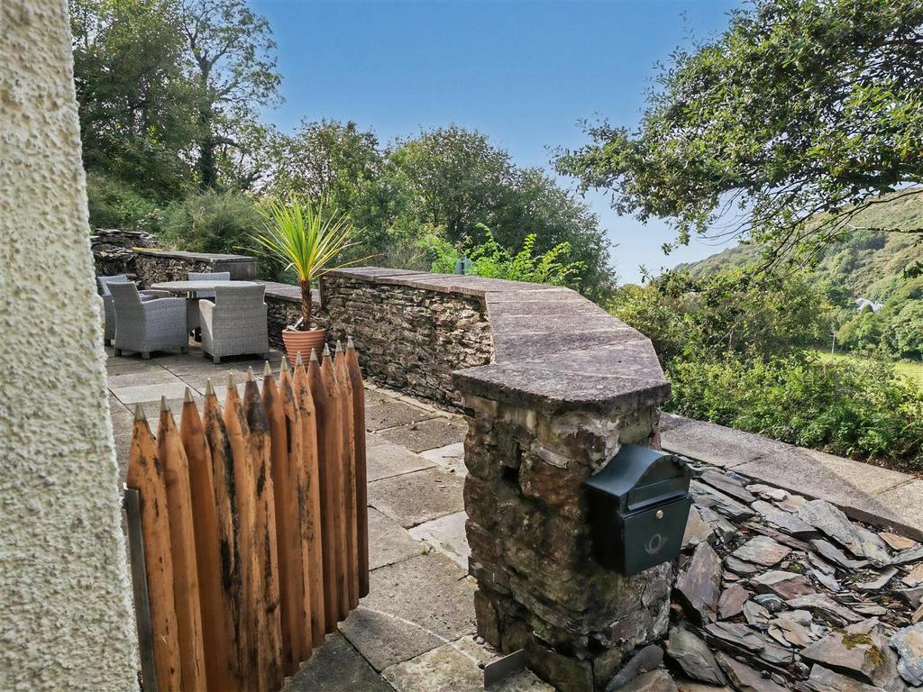 Cute pencil themed side gate