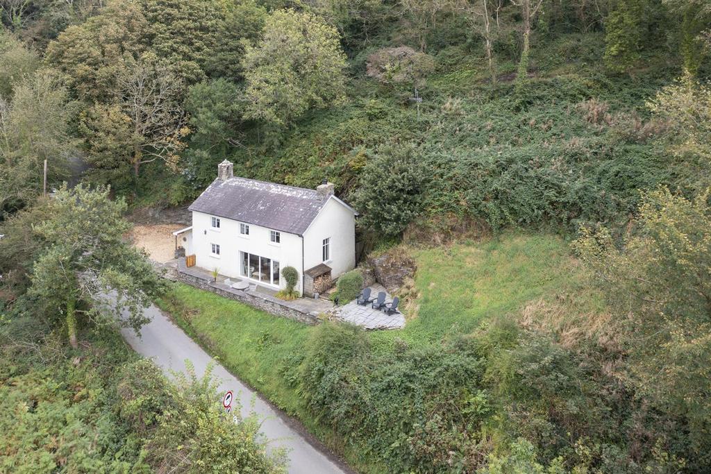 Aireal view of property