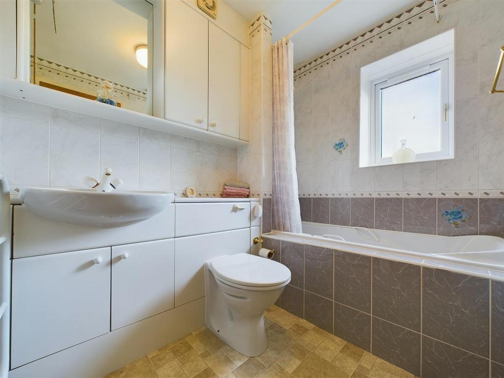 En Suite 2 - 2.jpg