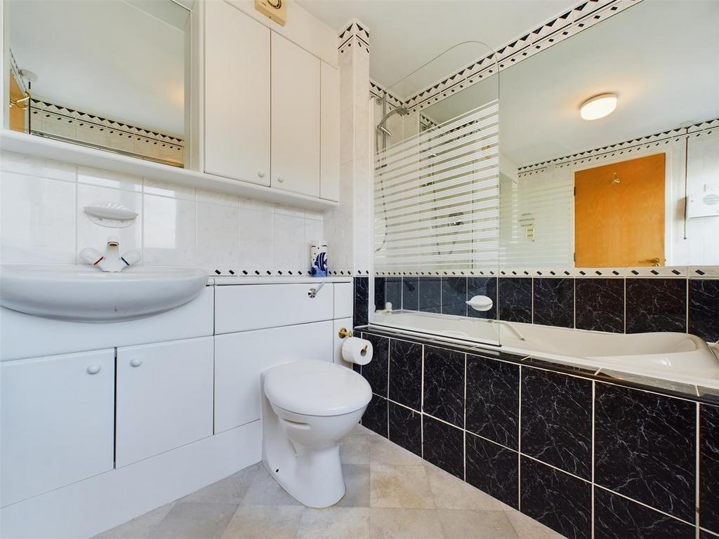 En Suite 1 - 2.jpg