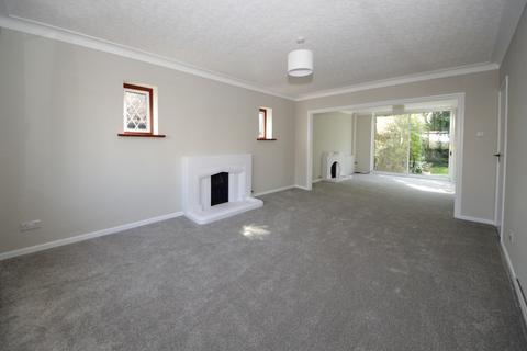 4 bedroom detached house to rent, Old Park Road South, Enfield, EN2