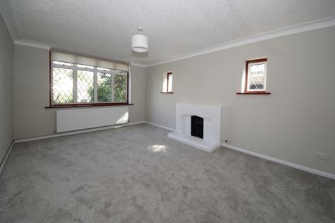 4 bedroom detached house to rent, Old Park Road South, Enfield, EN2