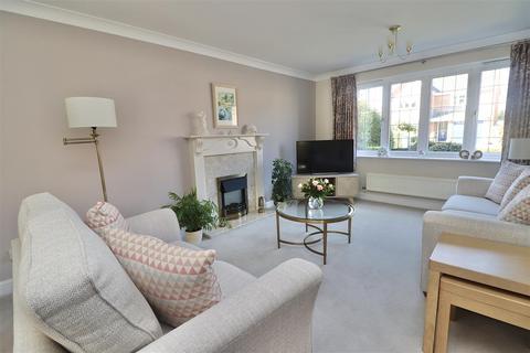 82 Broadmanor, Pocklington, York, YO42 2GB