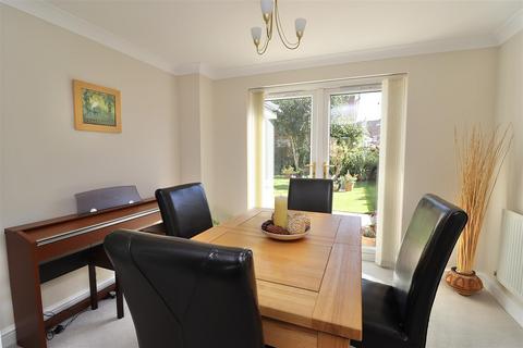 82 Broadmanor, Pocklington, York, YO42 2GB