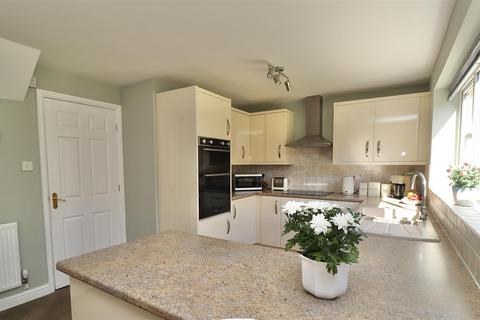 82 Broadmanor, Pocklington, York, YO42 2GB
