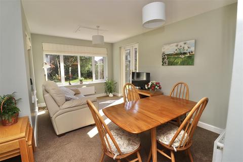 82 Broadmanor, Pocklington, York, YO42 2GB