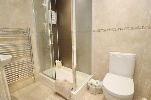 82 Broadmanor, Pocklington, York, YO42 2GB