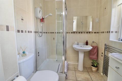 82 Broadmanor, Pocklington, York, YO42 2GB