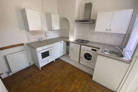 2 bedroom house to rent, Tylecroft Road, London