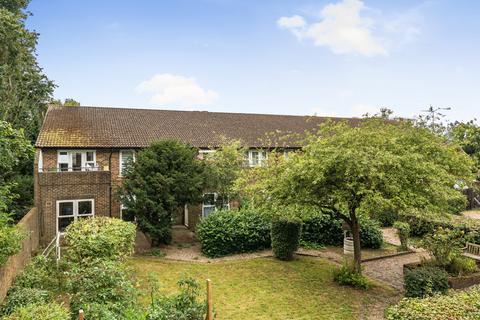 31 Lions Close, London, SE9 4HG