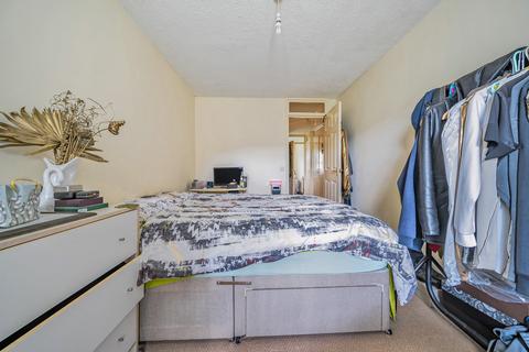 31 Lions Close, London, SE9 4HG
