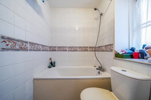 31 Lions Close, London, SE9 4HG