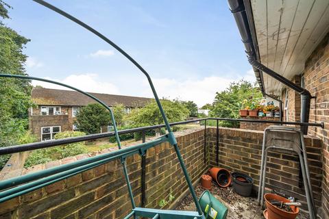 31 Lions Close, London, SE9 4HG