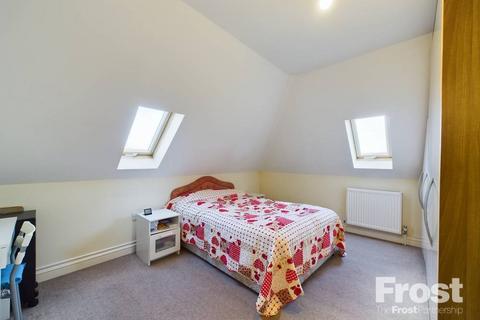 2 bedroom apartment for sale, Hythe Road, Staines-upon-Thames, Surrey, TW18