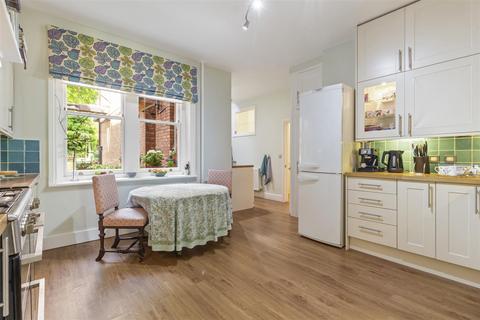 4 bedroom flat for sale, Cannon Hill, West Hampstead, NW6