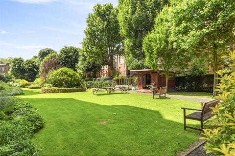 4 bedroom flat for sale, Cannon Hill, West Hampstead, NW6